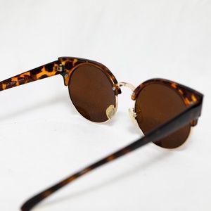 Super cute tortoise shell sunglasses - cat eye